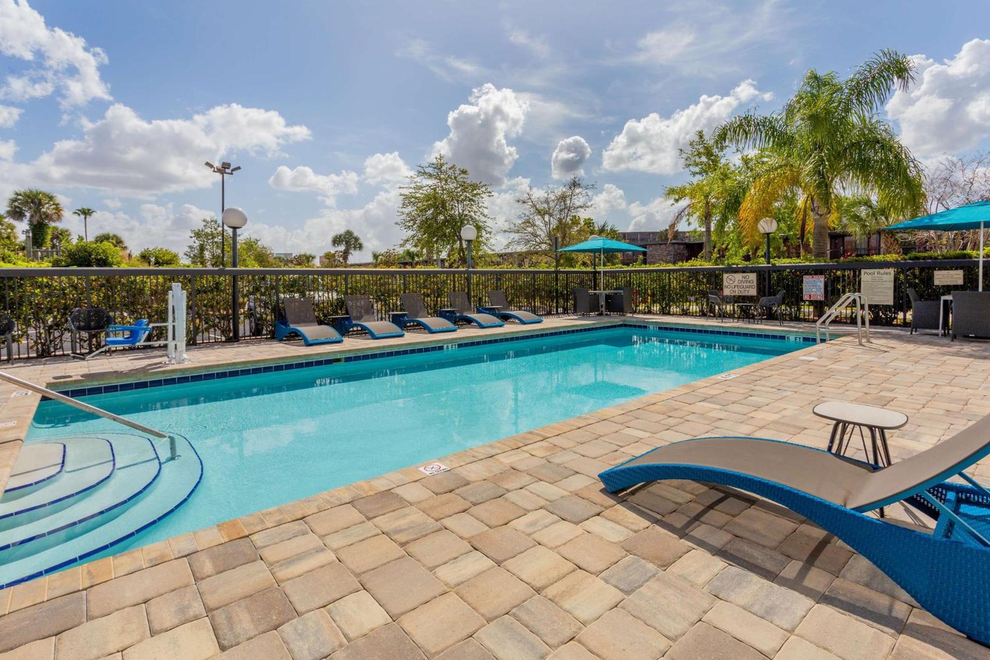 Hampton Inn & Suites Orlando International Drive North Exterior photo